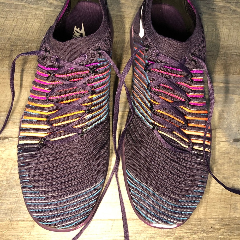 Women’s Nike shoes size 10